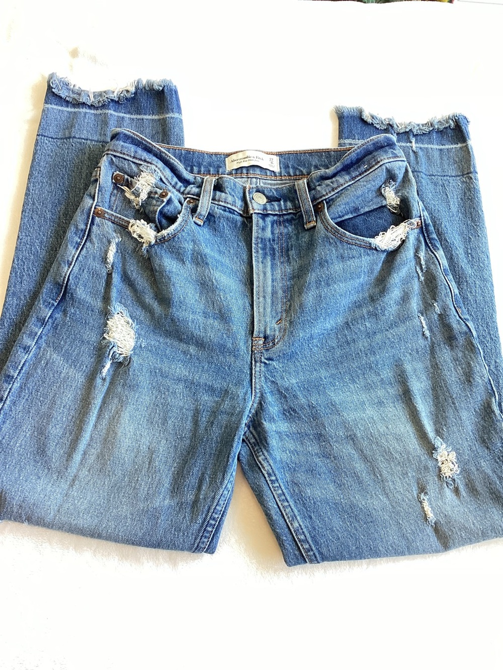 Abercrombie & Fitch Distressed High Rise Mom Jean Size 27 Medium Denim Blue